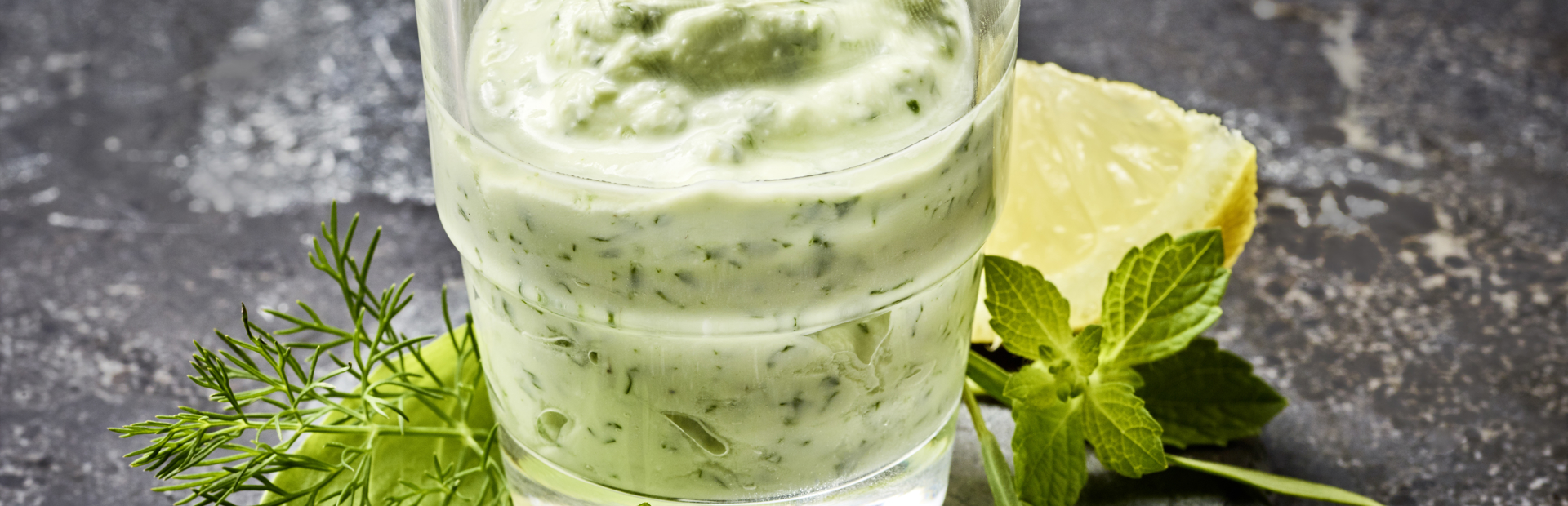 Salsa con formaggio spalmabile alle erbe
