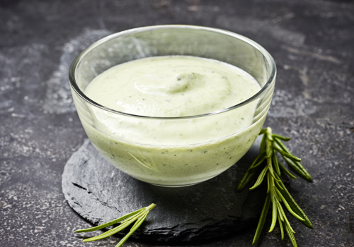 Salsa con zucchine e formaggio fresco di capra